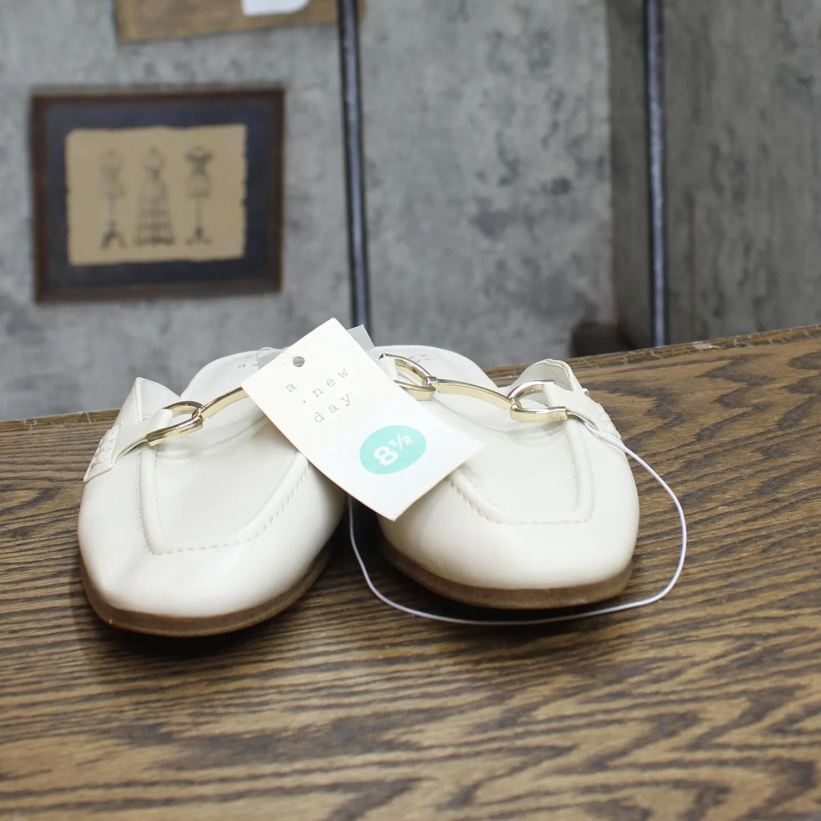 A New Day Womens Sandy Mule Flats with Memory Foam Insole Off White 8.5M