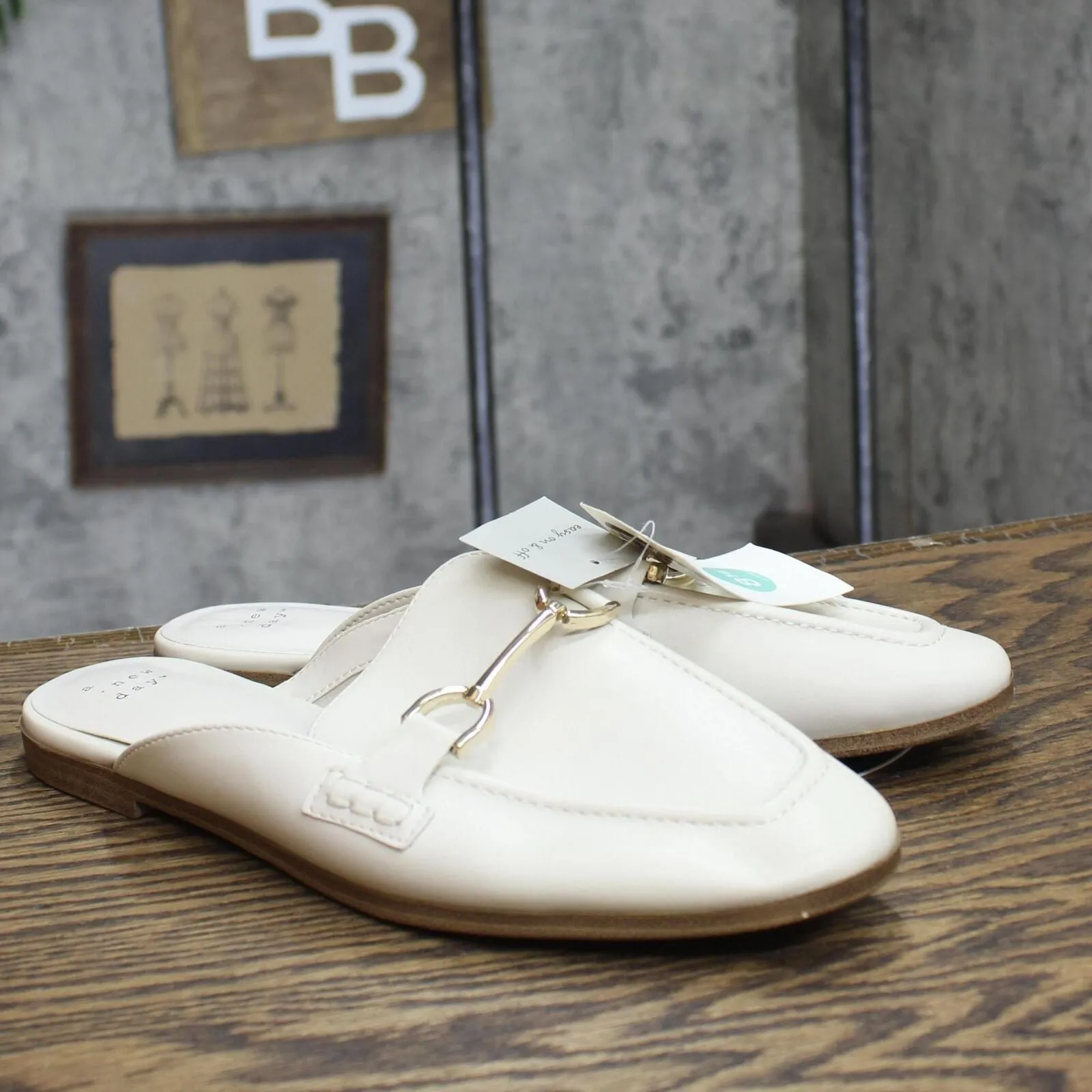 A New Day Womens Sandy Mule Flats with Memory Foam Insole Off White 8.5M