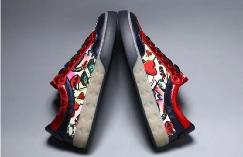Graffiti Street Style Hip Hop Casual Flats Shoes Men  Canvas Shoes Personality Printed Flat Sneakers Mocassin Homme