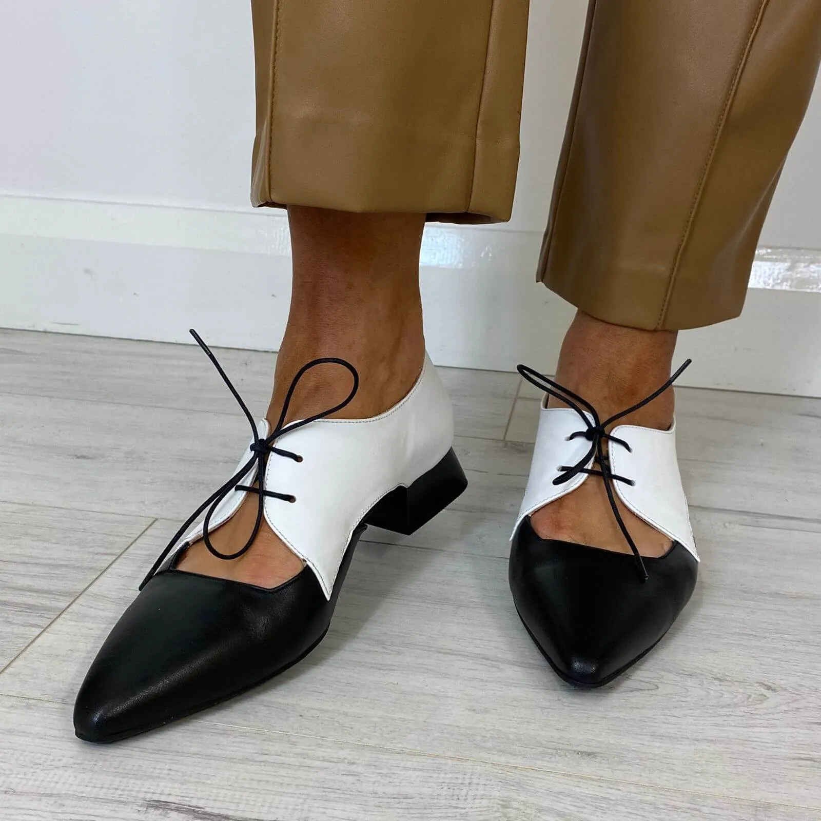 Hispanitas Black & White Leather Lace Up Shoes
