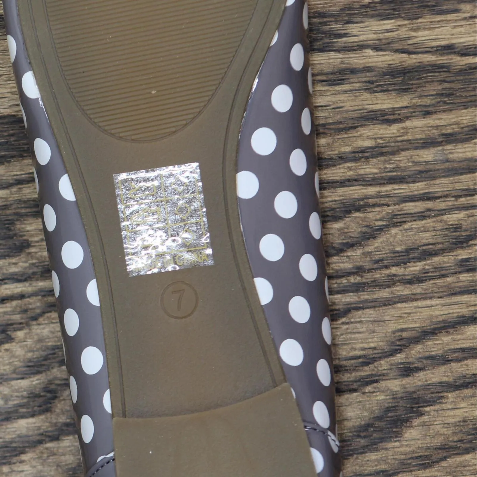 Journee Collection Comfort Sole Faux Leather Round Toe Flats Gray Polka Dots 7M