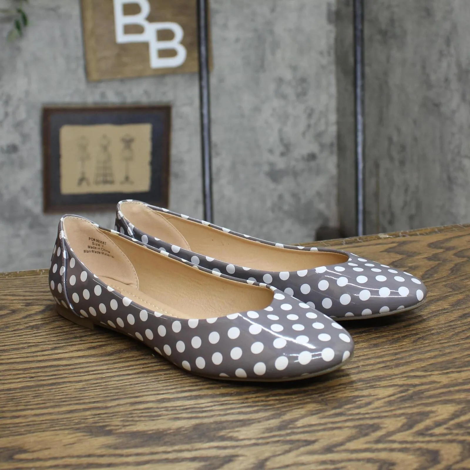Journee Collection Comfort Sole Faux Leather Round Toe Flats Gray Polka Dots 7M