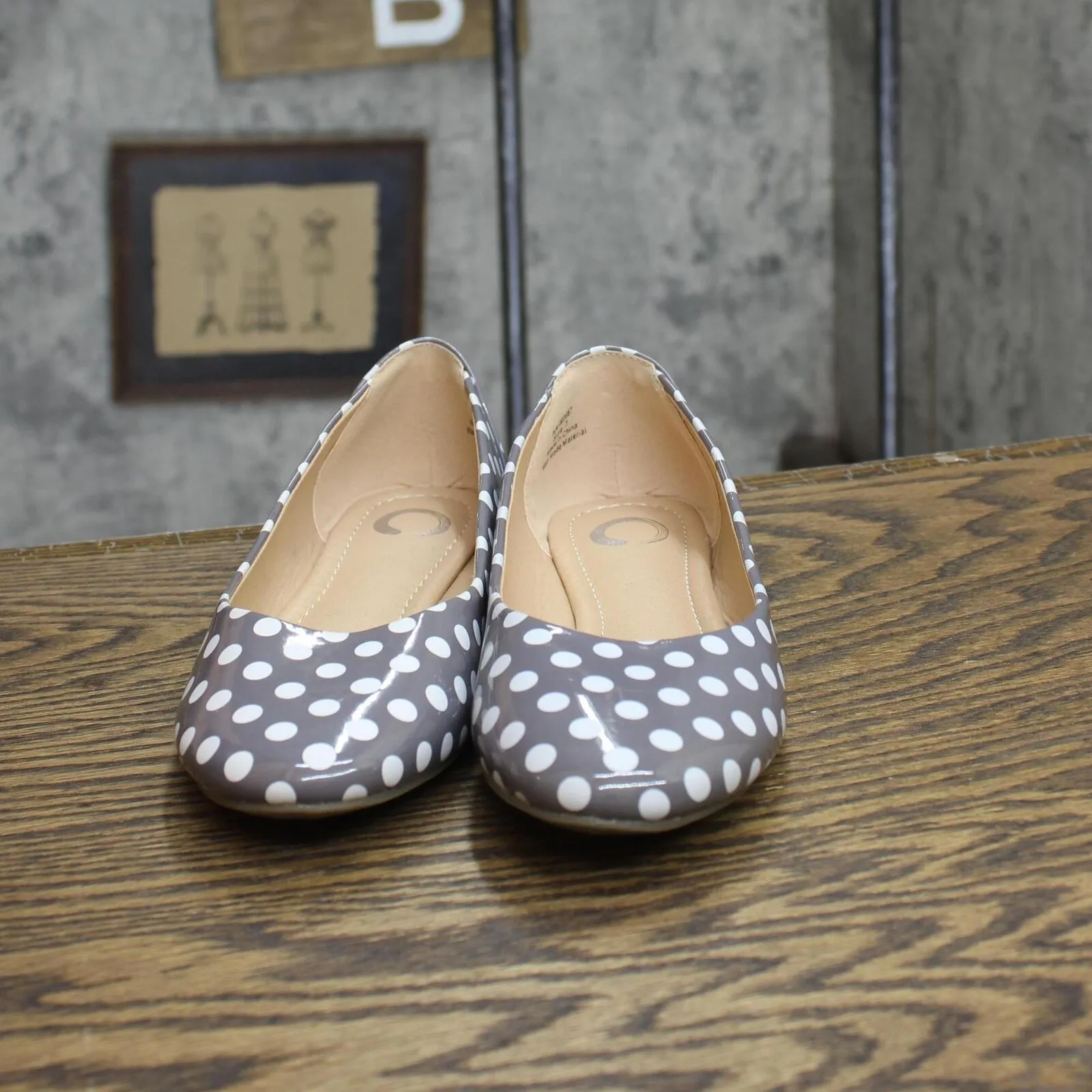 Journee Collection Comfort Sole Faux Leather Round Toe Flats Gray Polka Dots 7M