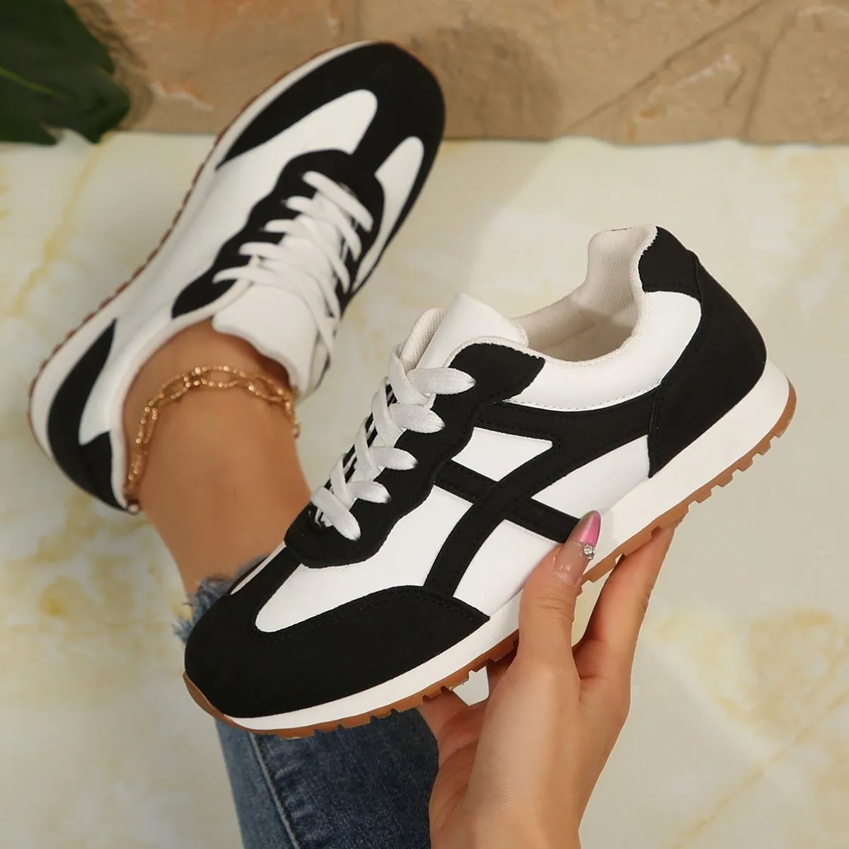 Kelly Contrast Lace Up Round Toe Sneakers