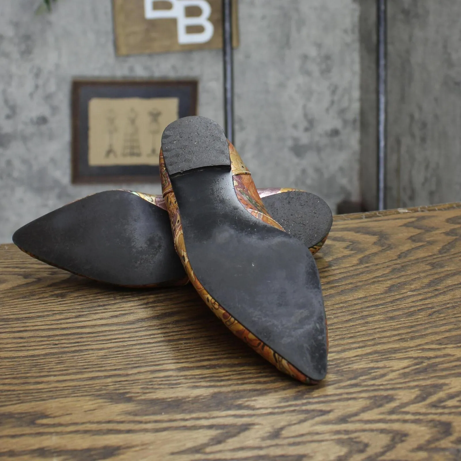 Rush Hour Express Womens Vintage Pointed Toe Foil Flats Orange Multi 6M
